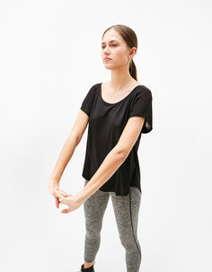 Спортивная футболка со вставкой из тюля на спине Bershka