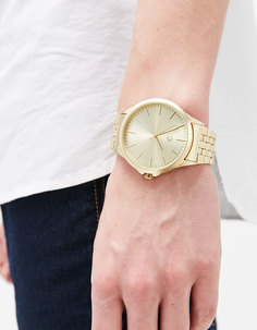 Часы с золотистым браслетом Bershka