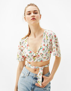 Футболка с бантом спереди Bershka