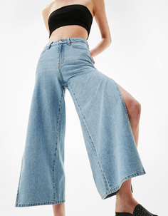 Джинсы с боковыми разрезами Bershka