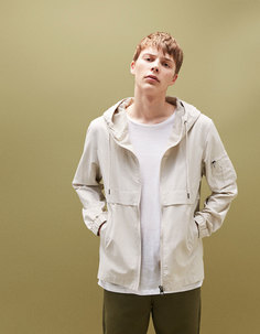 Куртка из высокотехнологичной ткани с капюшоном Bershka