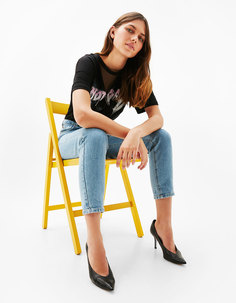 Джинсы &#39;mom fit&#39; с завышенной талией Bershka