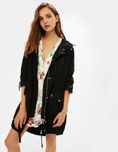 Тонкая парка из нейлона с регулируемым поясом Bershka