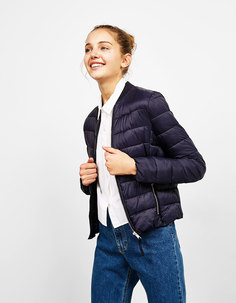Нейлоновая куртка с воротником Bershka
