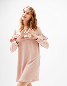 Платье из жаккарда с воланом Bershka