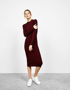 Платье облегающего покроя с длинными рукавами Bershka