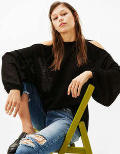 Свитер в стиле оверсайз с открытыми плечами и рукавами фонарик Bershka