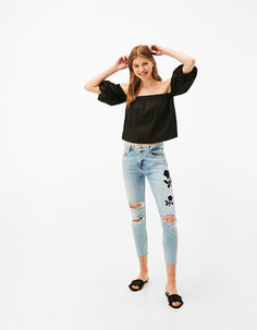 Блуза из поплина с широким вырезом на резинке Bershka