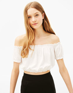 Топ со сборкой и открытыми плечами Bershka
