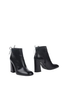 Полусапоги и высокие ботинки Stuart Weitzman