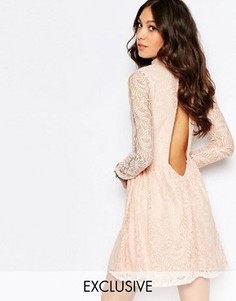 Платье с высокой горловиной и открытой спиной Rokoko - Розовый