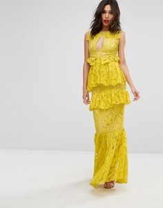 Кружевное платье максе с оборками и разрезом PrettyLittleThing - Желтый