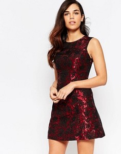 Жаккардовое цельнокройное платье с розами Lashes Of London - Красный