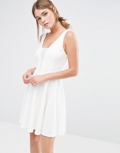 Приталенное платье New Look - Белый