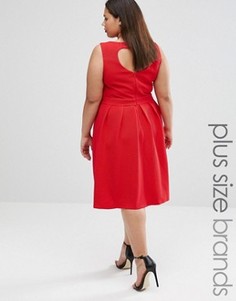Короткое приталенное платье с вырезом сердечком сзади Lovedrobe Plus - Красный