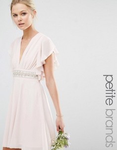 Платье мини с отделкой на талии и рукавами-клеш TFNC Petite Wedding - Розовый