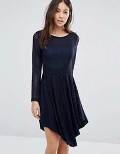 Короткое приталенное платье с отделкой кроше Wal G - Темно-синий