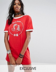 Свободное платье-футболка с принтом Reclaimed Vintage - Красный