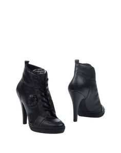 Полусапоги и высокие ботинки Guess