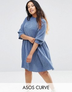 Джинсовое фактурное платье с присборенной юбкой ASOS CURVE - Синий