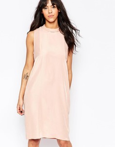 Платье-футляр с высоким воротом без рукавов Minimum - Розовый