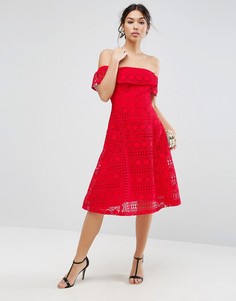 Кружевное платье миди с открытыми плечами ASOS - Красный