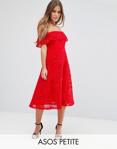 Кружевное платье миди с открытыми плечами ASOS PETITE - Красный