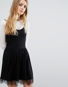 Короткое приталенное платье с кружевной отделкой Brave Soul - Черный