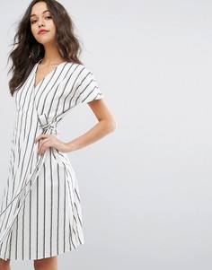 Чайное платье в полоску с запахом Vero Moda - Мульти