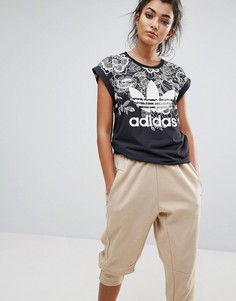 Футболка с цветочным принтом adidas Originals - Мульти