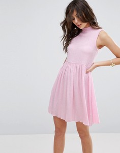 Свободное платье без рукавов из фактурной ткани ASOS - Розовый