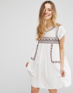Платье с короткими рукавами и вышивкой Brave Soul - Кремовый