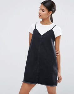 Черное джинсовое платье-комбинация мини с необработанным краем ASOS - Черный