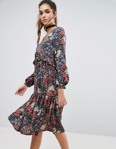 Свободное платье в цветочек Boohoo - Мульти
