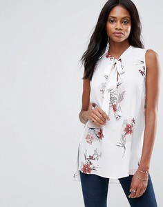 Длинная рубашка без рукавов с цветочным принтом и бантом Liquorish - Белый