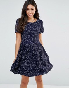 Платье в горошек с короткими рукавами и завязкой сзади Yumi - Темно-синий
