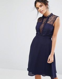 Платье миди без рукавов с контрастной кружевной отделкой Elise Ryan - Темно-синий