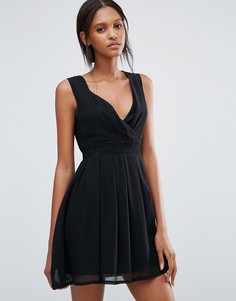Короткое приталенное платье с серебристой вставкой на талии Jasmine - Черный