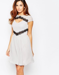 Короткое приталенное платье с контрастным кружевом Elise Ryan - Серый