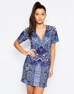Цельнокройное платье с V-образным вырезом и принтом Missguided - Синий
