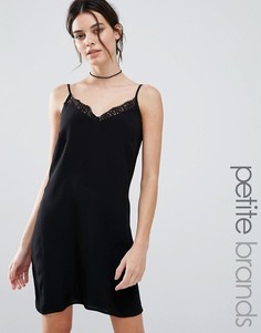 Платье-комбинация с кружевной отделкой New Look Petite - Черный