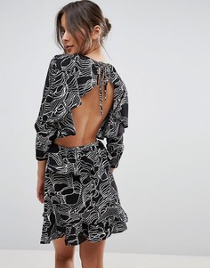 Платье мини с открытой спиной и оборками Unique 21 - Черный