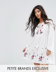 Свободное платье с вышивкой Boohoo Petite - Белый