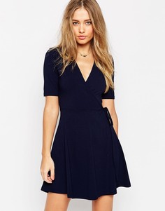 Чайное платье мини с запахом спереди ASOS - Темно-синий