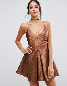 Платье-трапеция мини с глубоким декольте и эффектом металлик ASOS NIGHT - Оранжевый