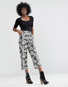 Черно-белые брюки с цветочным принтом ASOS Made In Kenya - Мульти