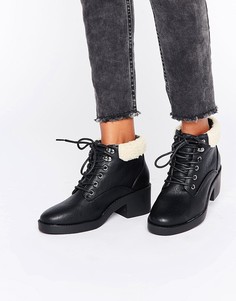 Ботинки на шнуровке с подкладкой из искусственного меха New Look - Черный