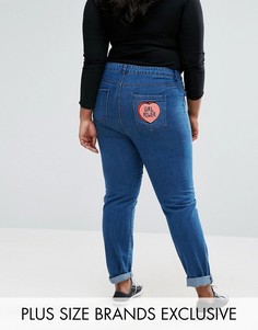Джинсы в винтажном стиле с вышивкой на заднем кармане Daisy Street Plus - Синий