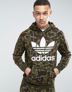 Худи без застежки с камуфляжным принтом adidas Originals BK5884 - Зеленый