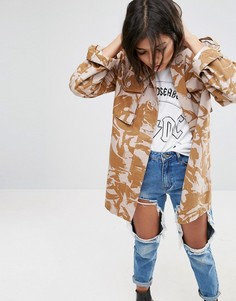 Куртка с камуфляжным принтом ASOS - Светло-серый